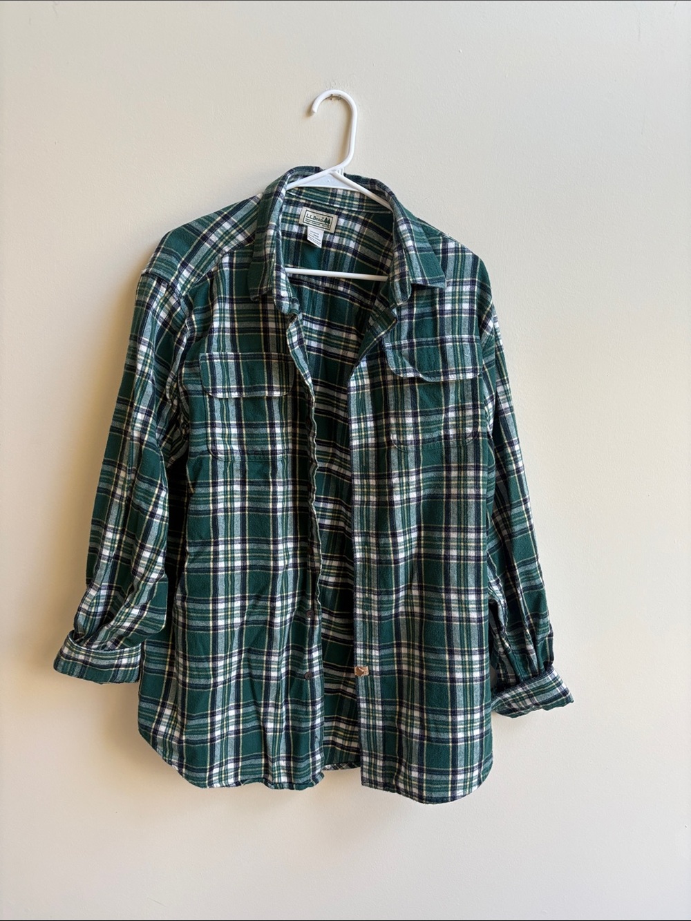 Women’s L.L. Bean Green and White Plaid Button-Up Shirt - Size Large